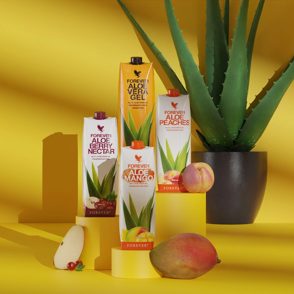 images de produits d'aloe vera sur un fond jaune